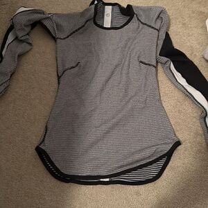 Lululemon Reversible long sleeve 2/4